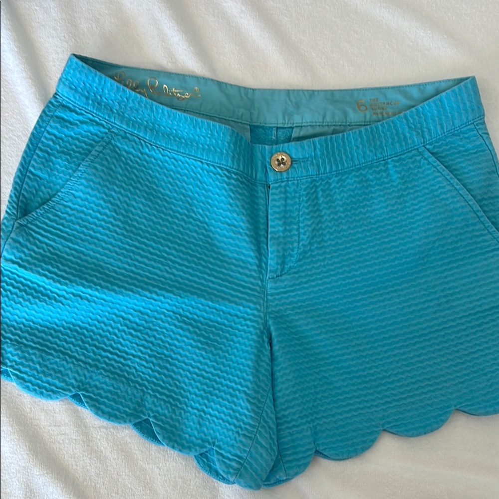 Lilly Pulitzer Women's Blue Scalloped buttercup Shorts women's 6